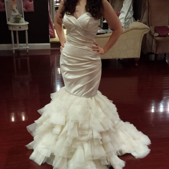 Elegant Cream Strapless Gown - Picture 2 of 16